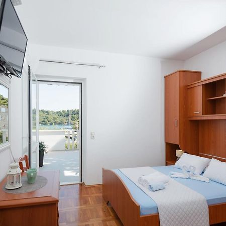 Guesthouse Sanela ポメナ エクステリア 写真
