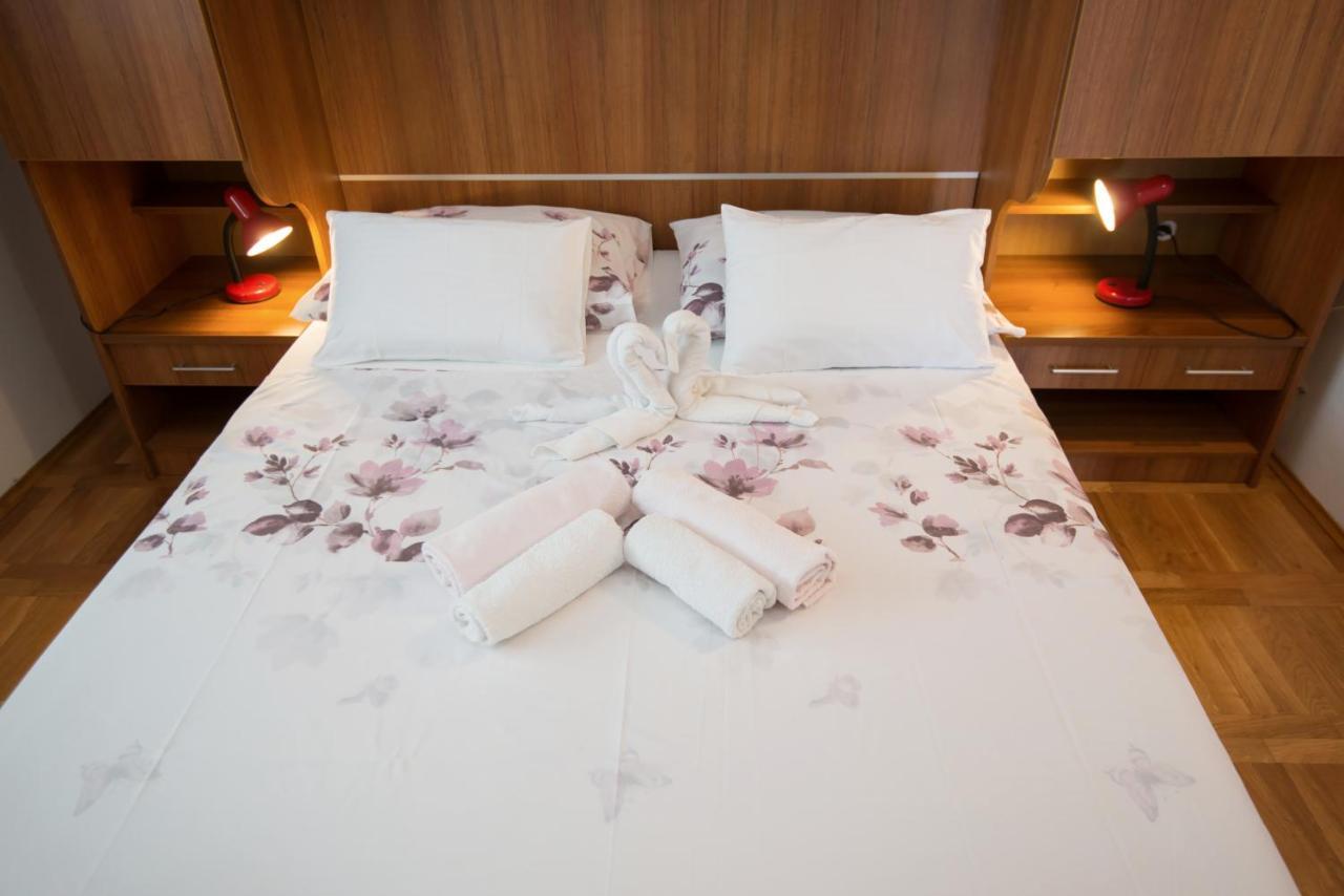 Guesthouse Sanela ポメナ エクステリア 写真
