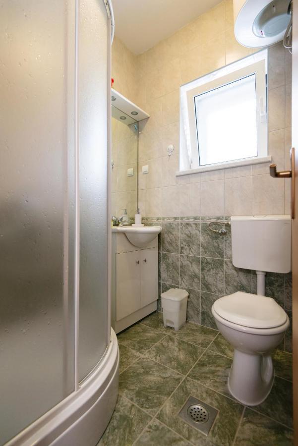 Guesthouse Sanela ポメナ エクステリア 写真