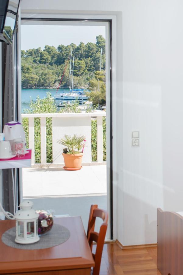 Guesthouse Sanela ポメナ エクステリア 写真
