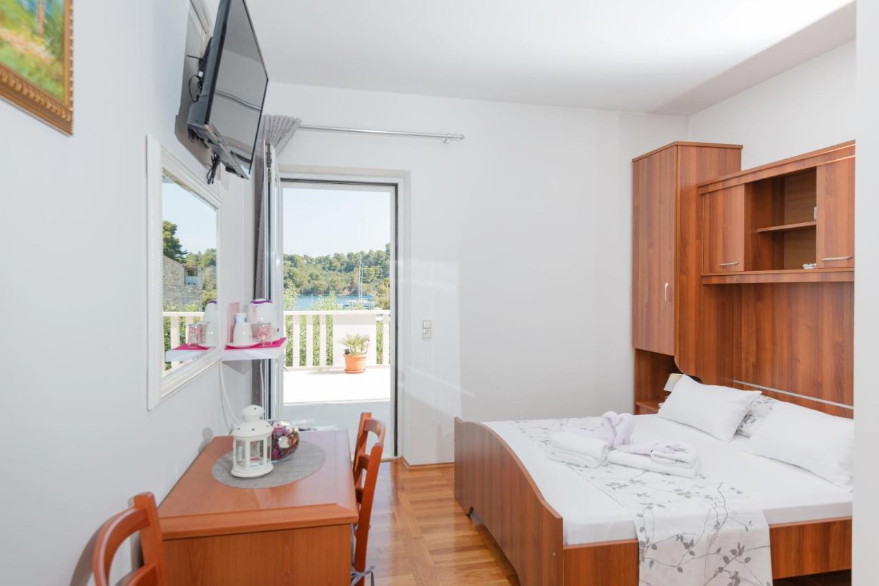 Guesthouse Sanela ポメナ エクステリア 写真