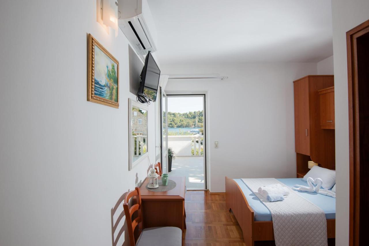 Guesthouse Sanela ポメナ エクステリア 写真
