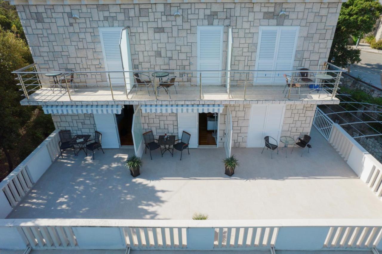 Guesthouse Sanela ポメナ エクステリア 写真