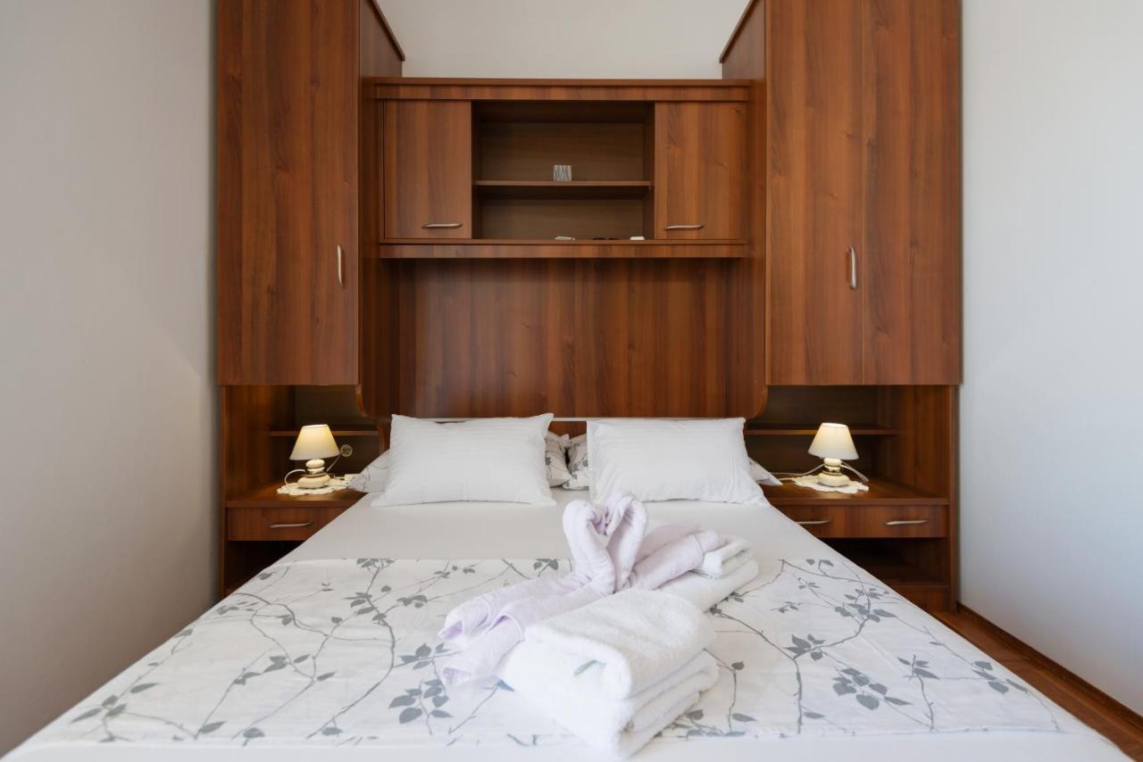 Guesthouse Sanela ポメナ エクステリア 写真